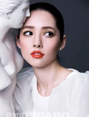 郭碧婷全新费加罗写真图片 妹花女神高贵浪漫_6
