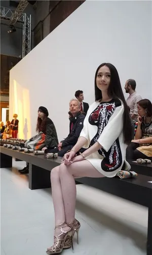 郭碧婷亮相巴黎时装周图片 东方气质受追捧_3