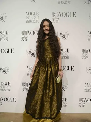 郭碧婷现身Vogue百期之夜 似真人芭比图片