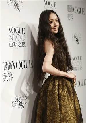 郭碧婷现身Vogue百期之夜 似真人芭比图片_2