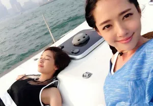 郭碧婷同性恋女友曝光 与比比蓝亲密合照图片_1