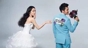 李晨郭碧婷甜蜜撕名牌幸福婚纱写真面部现唇印