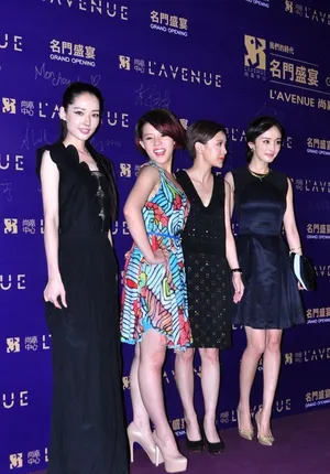杨幂郭采洁郭碧婷优雅亮相小时代首映会图片_7