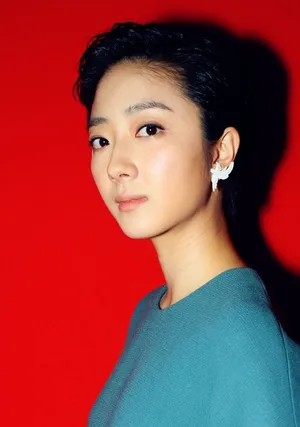 桂纶镁采访写真照 时尚造型显知性图片_2