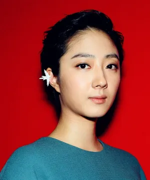 桂纶镁采访写真照 时尚造型显知性图片_6