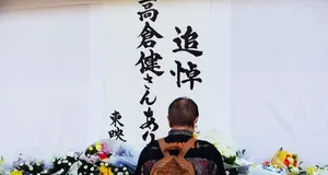 桂纶镁出席活动 性感露背礼服艳压全场_5