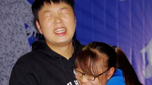 桂纶镁出席活动 性感露背礼服艳压全场_8