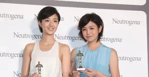 桂纶镁陈妍希同台亮相 暗自斗美比清纯_7
