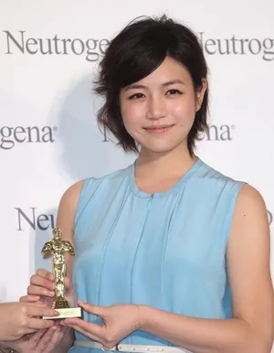 桂纶镁陈妍希同台亮相 暗自斗美比清纯_8