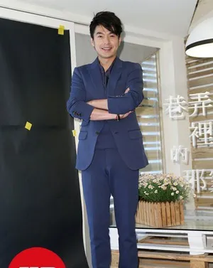 桂纶镁出席活动图片 露肩礼服性感迷人_5