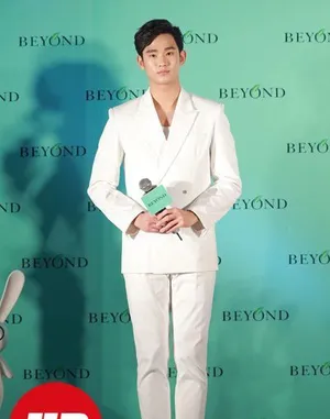 桂纶镁出席活动图片 露肩礼服性感迷人_8