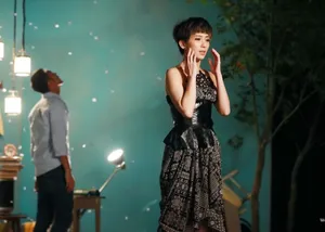 戴佩妮邀阮经天拍MV 耳鬓厮磨大玩暧昧_4
