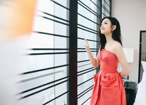 陈妍希抹胸性感红裙写真图片