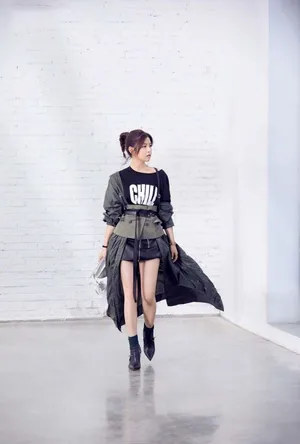 陈妍希最新杂志封面写真高清图片_5