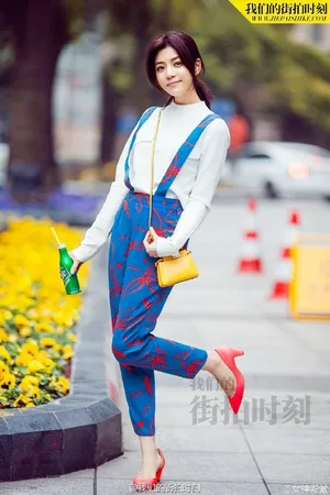 陈妍希优雅知性迷人时尚街拍美女图片