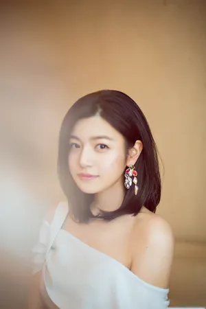 陈妍希小露香肩性感迷人写真图片