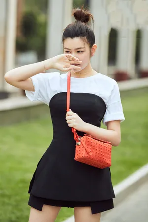 陈妍希抹胸清纯俏皮写真图片_2