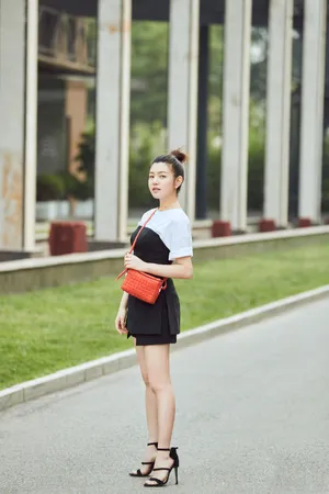 陈妍希抹胸清纯俏皮写真图片_3