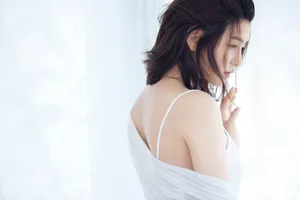 陈妍希《男人装》五月封面性感写真图片_3