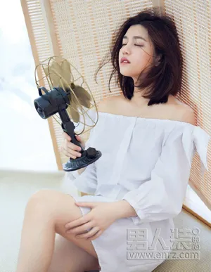 陈妍希《男人装》五月封面性感写真图片_6