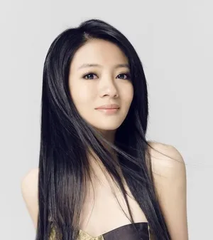 人气小天后安以轩写真秀妖娆图片