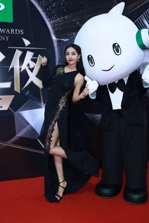 蔡依林开叉长裙性感妖娆写真图片_5