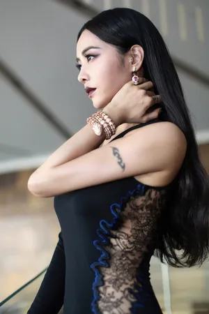 蔡依林开叉长裙性感妖娆写真图片_8