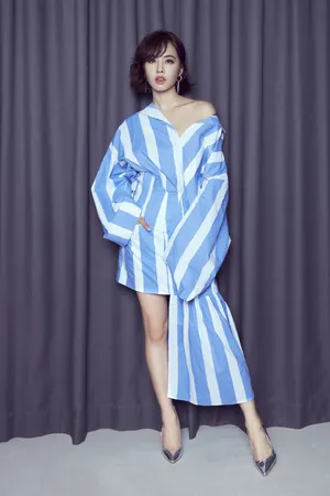 蔡依林蓝白条纹衫性感写真图片_2