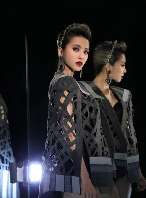 蔡依林MV化身百变女王 时尚秀美背图片 蔡依林写真图片_4