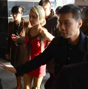 蔡依林亮相虎背熊腰 背部惊现血痕 蔡依林出席活动图片_4