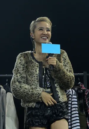 蔡依林西安火辣献唱 超短裤秀美腿 蔡依林演唱会活动图片_6