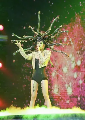 蔡依林化身美杜莎女王图片 华丽造型惊艳全场 蔡依林演唱会图片_2