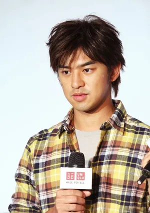 陈柏霖陈意涵时尚代言 演绎清新情侣