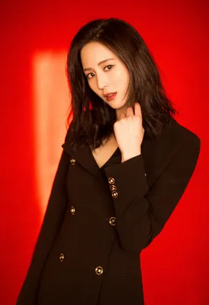 张钧甯新片发布会纯黑性感写真图片