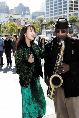 张钧甯2011年Bella侬侬杂志写真 图片大玩百变少女风第1张