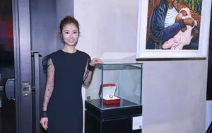 林心如黑色连衣裙慈善活动现场写真图片_5