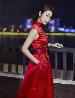 林心如中式礼服性感图片