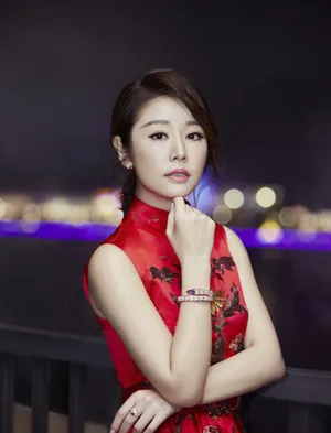 林心如中式礼服性感图片_2