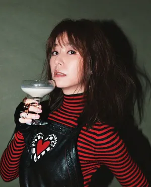 林心如性感红唇时尚大片写真图片_1
