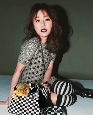 林心如性感红唇时尚大片写真图片_2