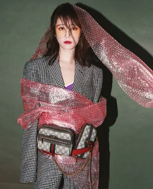 林心如性感红唇时尚大片写真图片_3