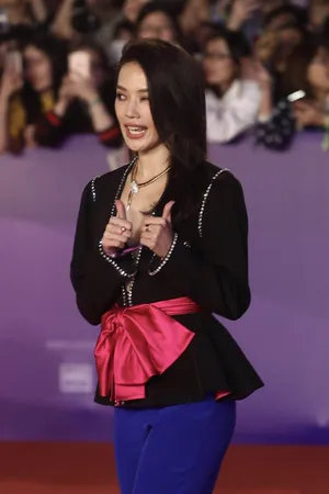 舒淇真空深V装性感红毯秀图片_1