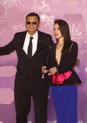舒淇真空深V装性感红毯秀图片_2