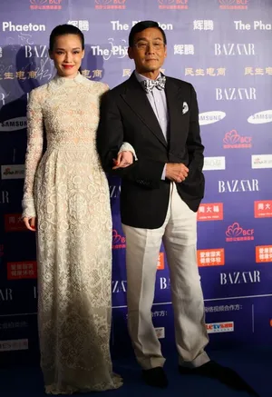 舒淇白色透视装亮相芭莎明星慈善夜_5