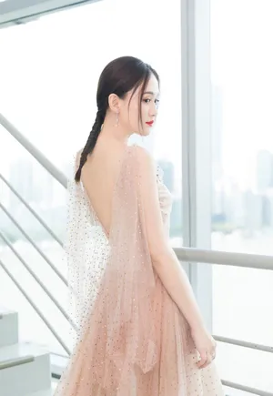演员陈乔恩性感礼服诱惑写真_2
