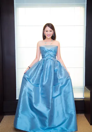 陈乔恩抹胸礼服性感写真  锁骨迷人_8