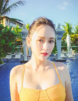 陈乔恩抹胸小礼裙度假写真图片_5