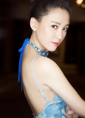 陈乔恩吊带连体裤甜美迷人活动图片第1张
