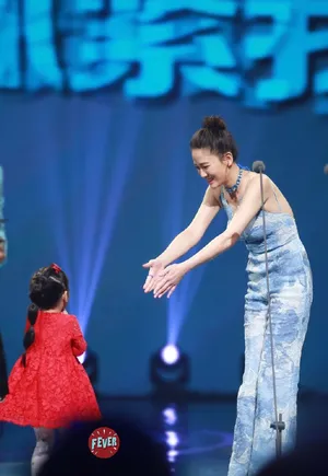 陈乔恩吊带连体裤甜美迷人活动图片_6