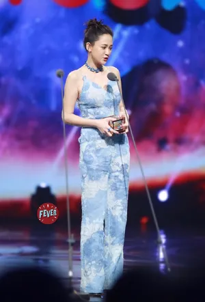 陈乔恩吊带连体裤甜美迷人活动图片_7
